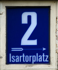  - Hausnummer - Isartorplatz