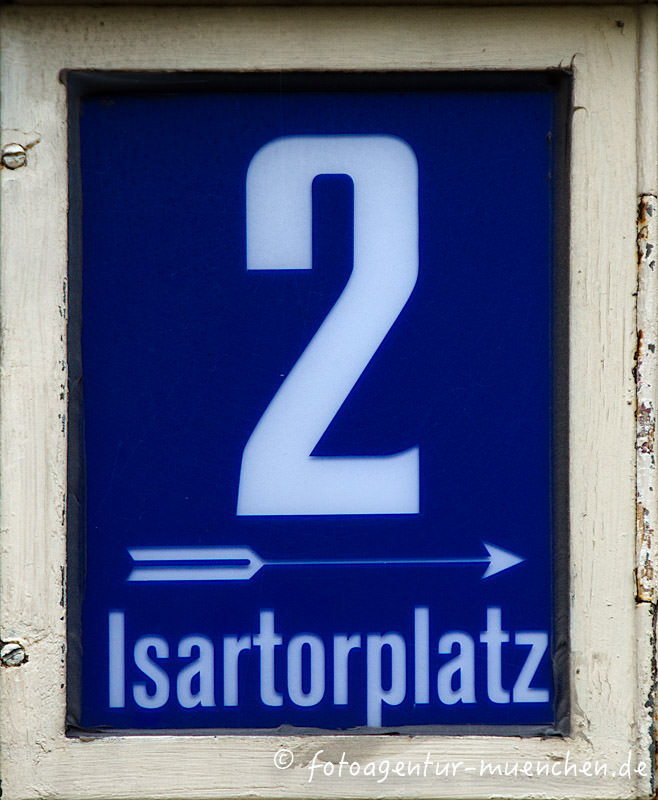 Hausnummer - Isartorplatz