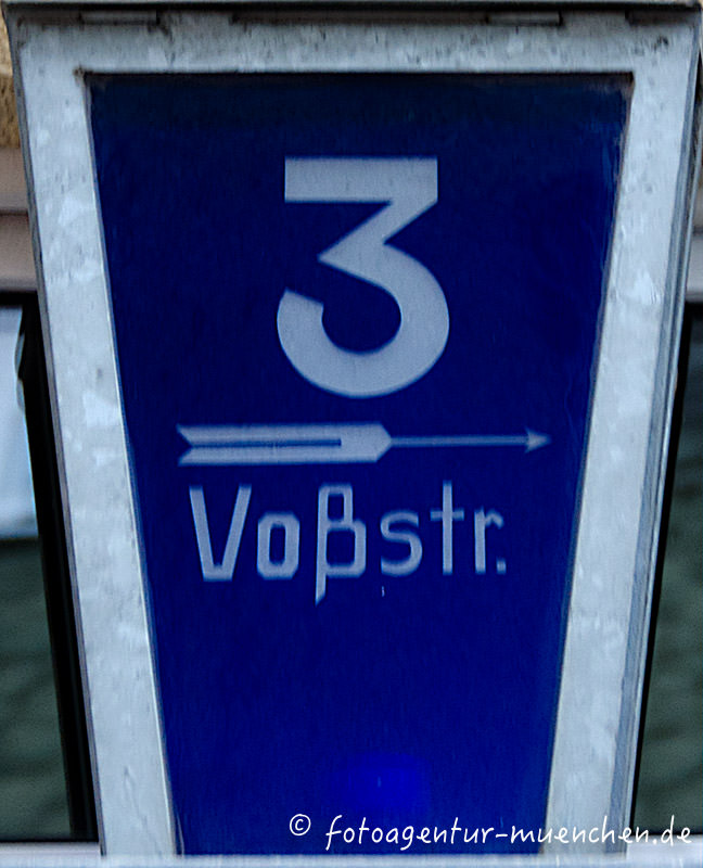 Hausnummer - Voßstraße