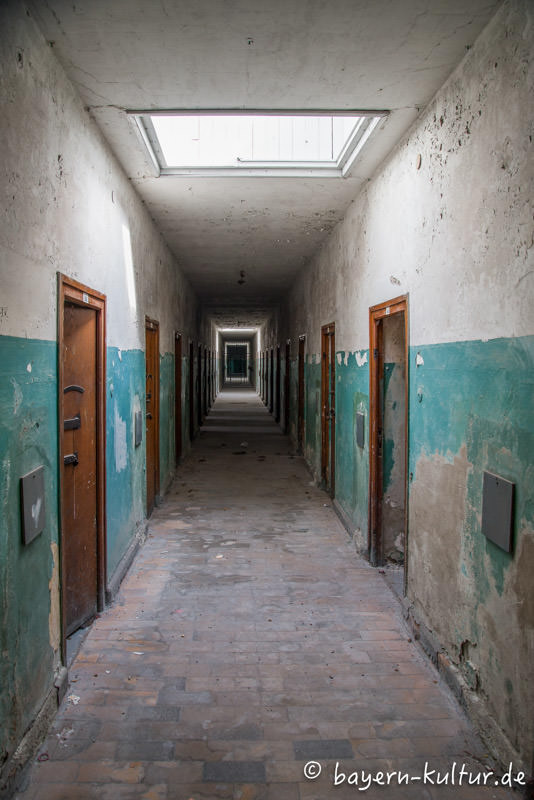 Gefängnisgang im KZ Dachau