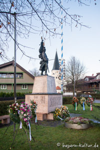 Gerhard Willhalm - Kriegerdenkmal (Taufkirchen)