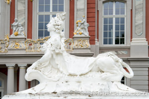 Gerhard Willhalm - Sphinx vor dem Kurfürstlichen Palais