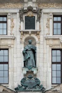 Gerhard Willhalm - Bayerisches Nationalmuseum -Denkmal