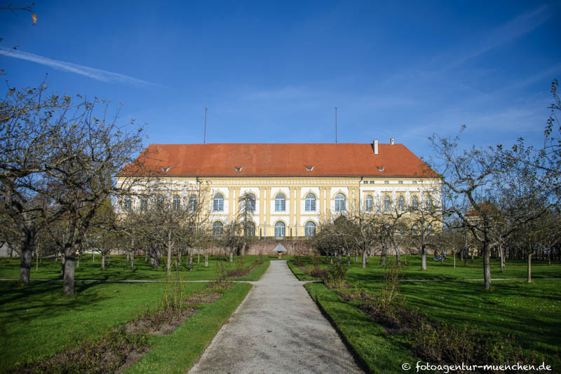 Dachauer Schloß mit Garten