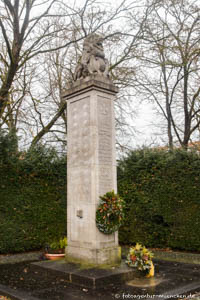 Gerhard Willhalm - Kriegerdenkmal Allach