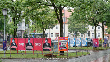 Wahlplakate am Pfanzeltplatz