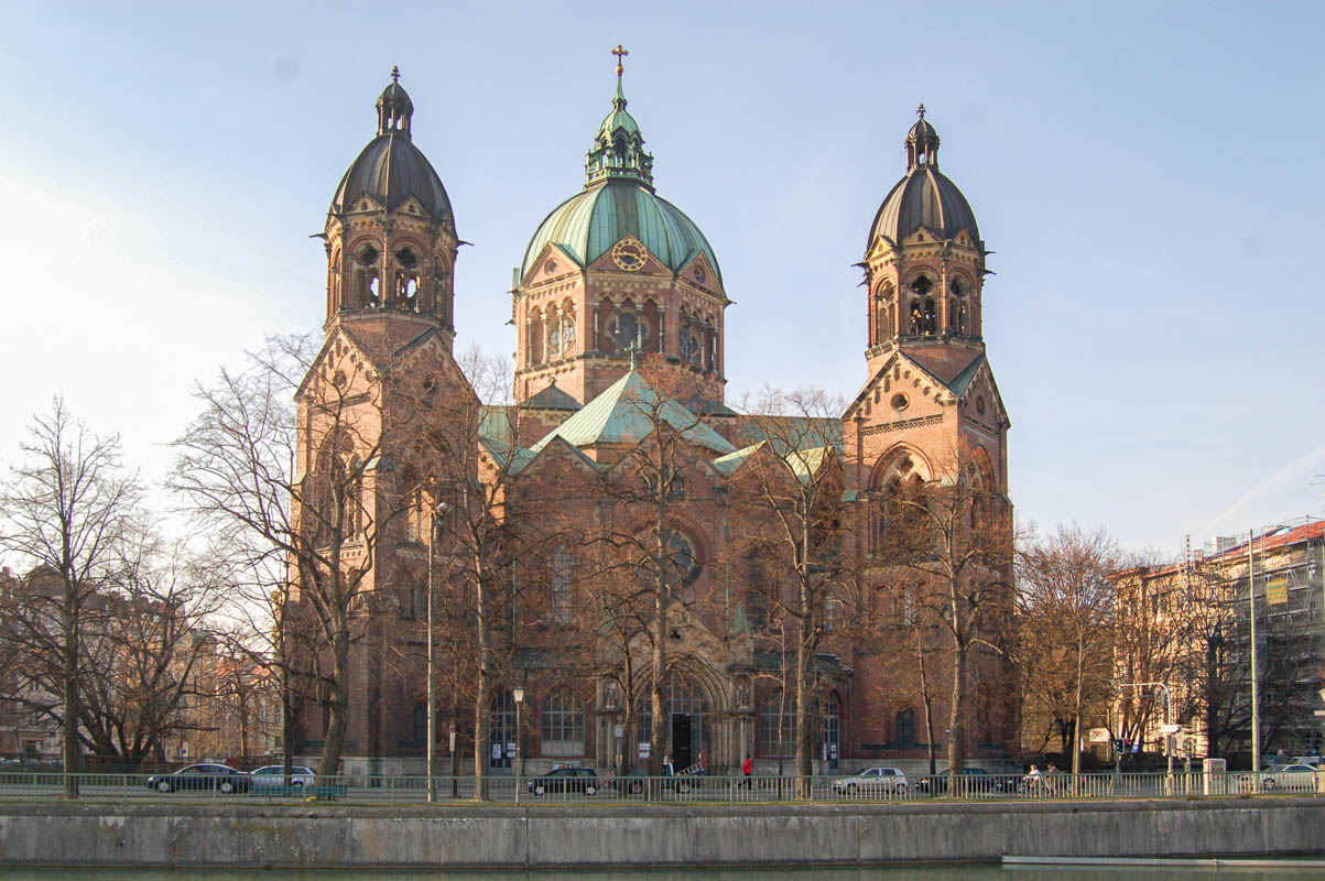 title=Evang.-Luth. Pfarrkirche St. Lukas - Mariannenplatz  - Schmidt Albert 