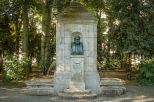 Bezold Friedrich, Hoepf Karl, Mattes Georg  - Denkmalbrunnen für Friedrich Bezold