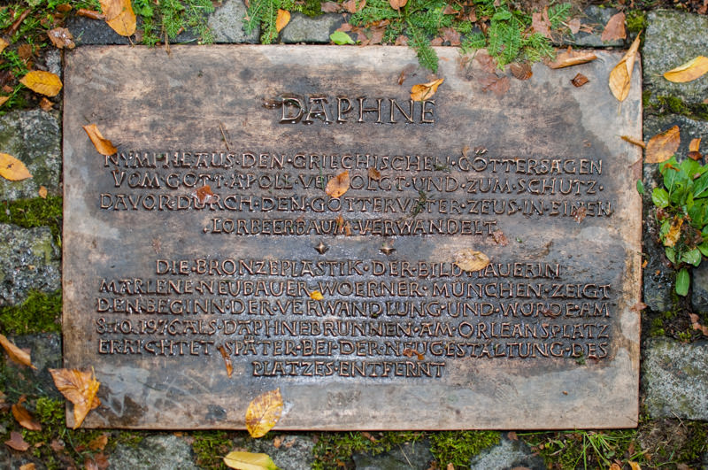 Tafel zur Bronzeskulptur Daphne