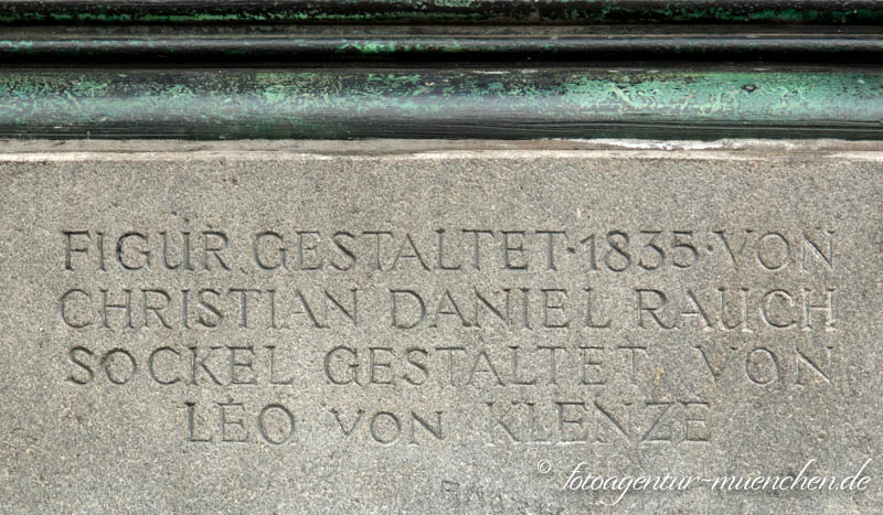Inschrift - Max-Joseph-Denkmal