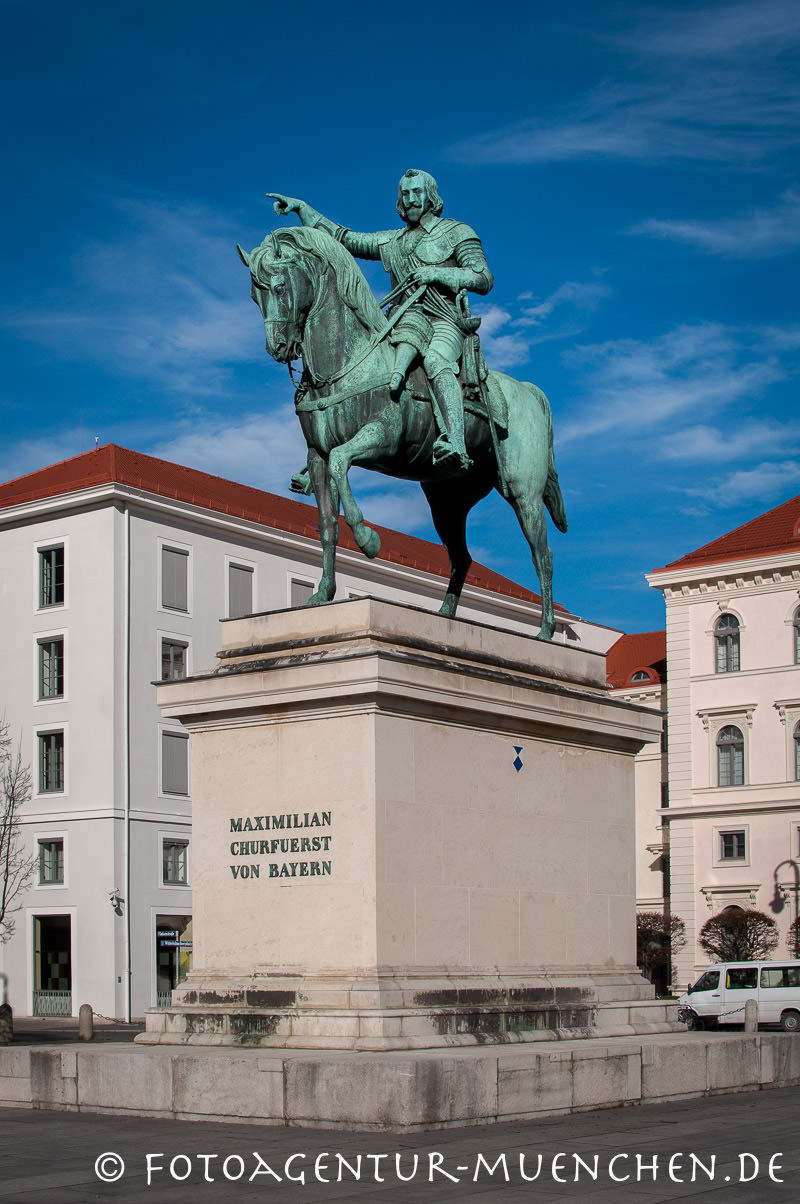 Reiterdenkmal für Maximilian I. Pferd, Reiterstandbild