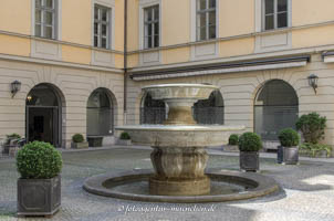  - Brunnen