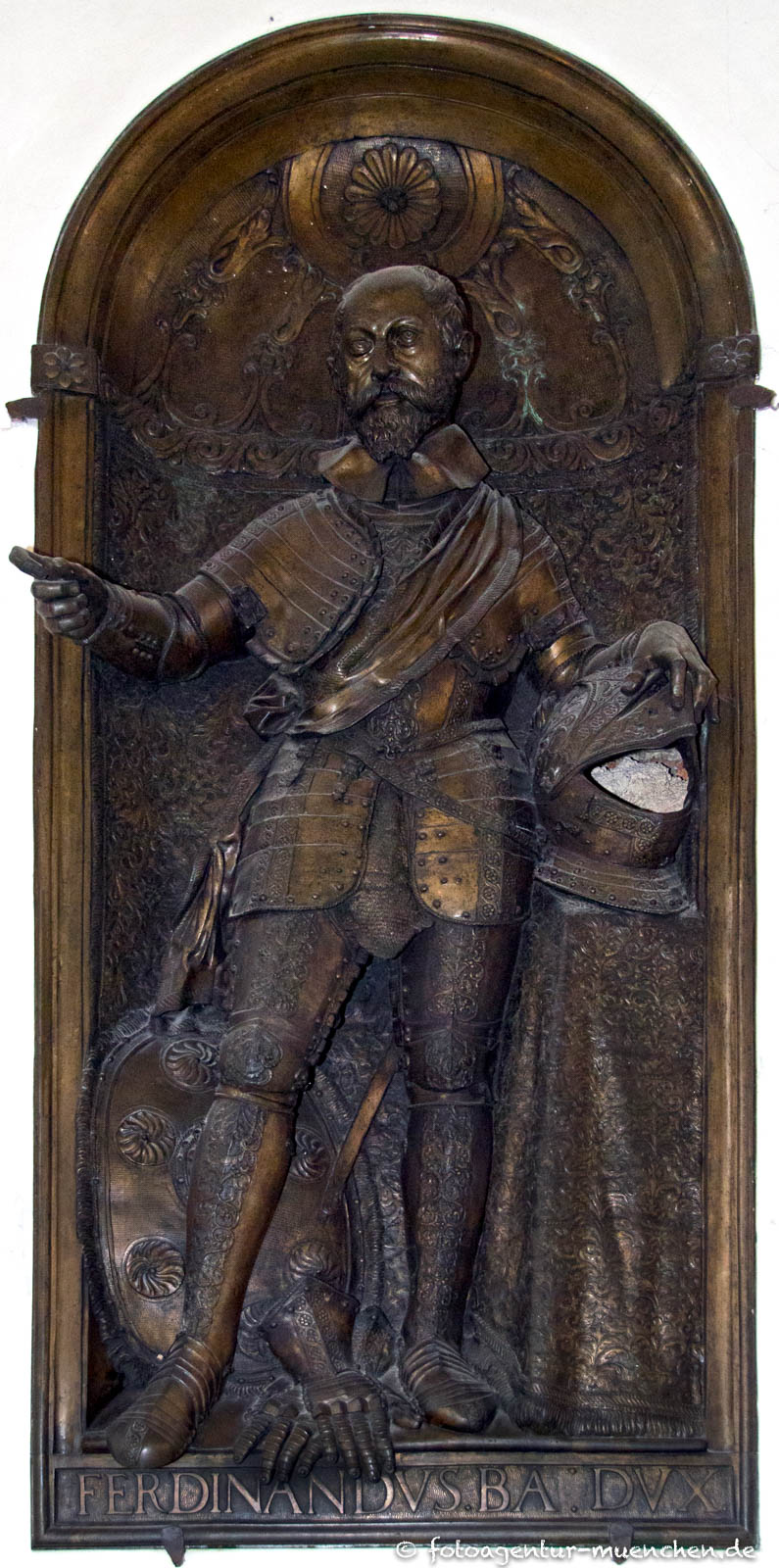 Grabplatte für Ferdinand von Bayern