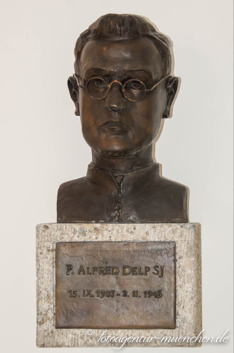 Büste für Alfred Delp Brille