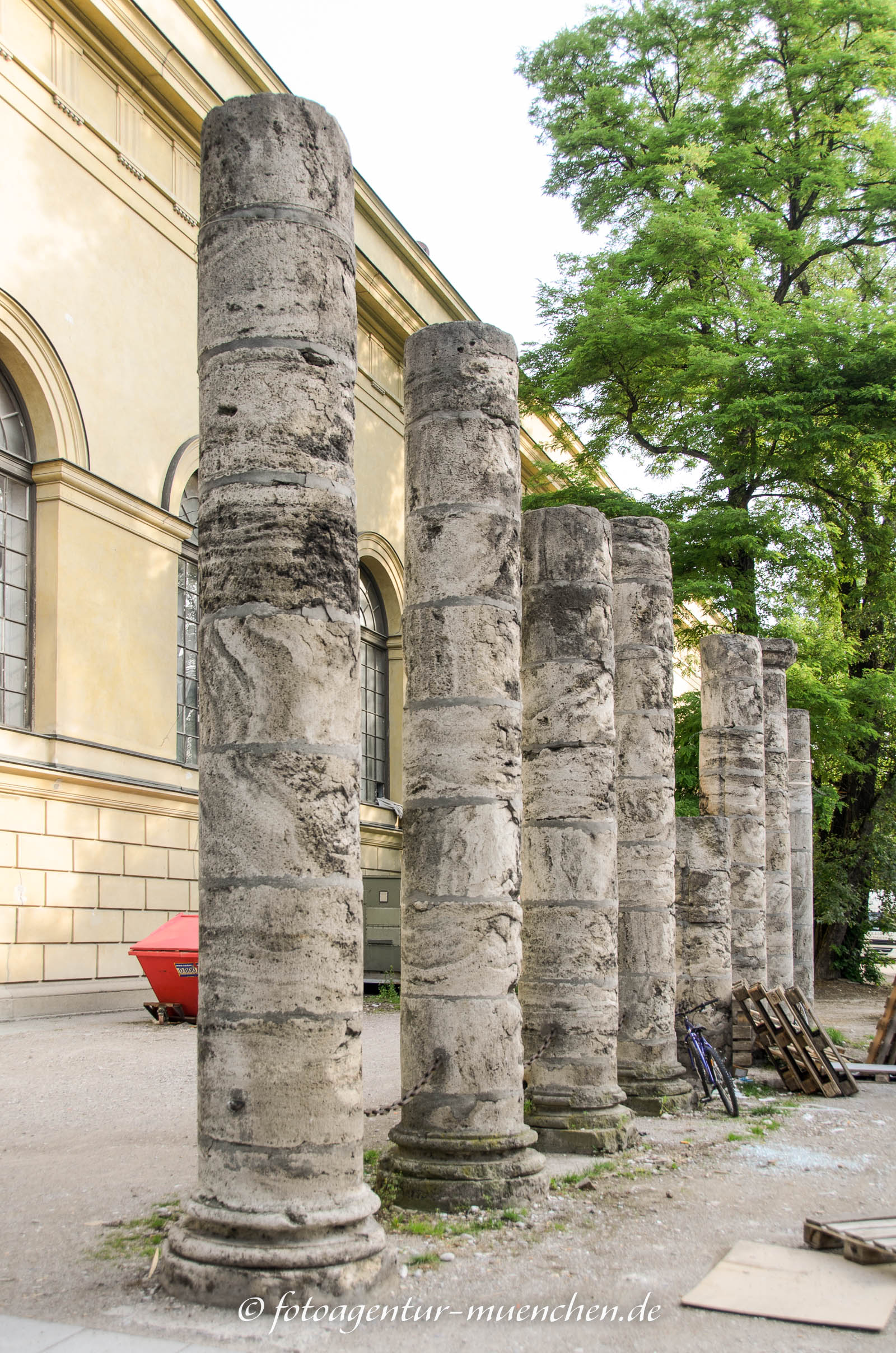 Säulen (Nationaltheater)