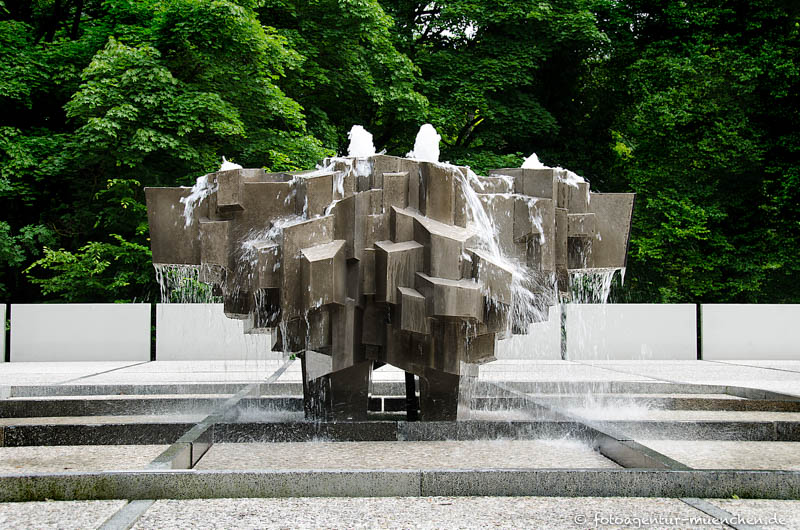  Kristallbrunnen, Fassung zwei