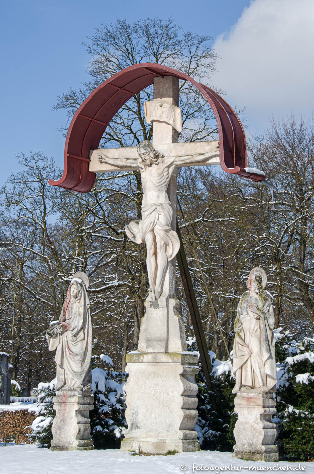 Kreuzigungsgruppe - Münchner Westfriedhof