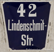  - Hausnummer - Lindenschmitstraße
