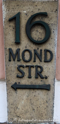 - Hausnummer - Mondstraße