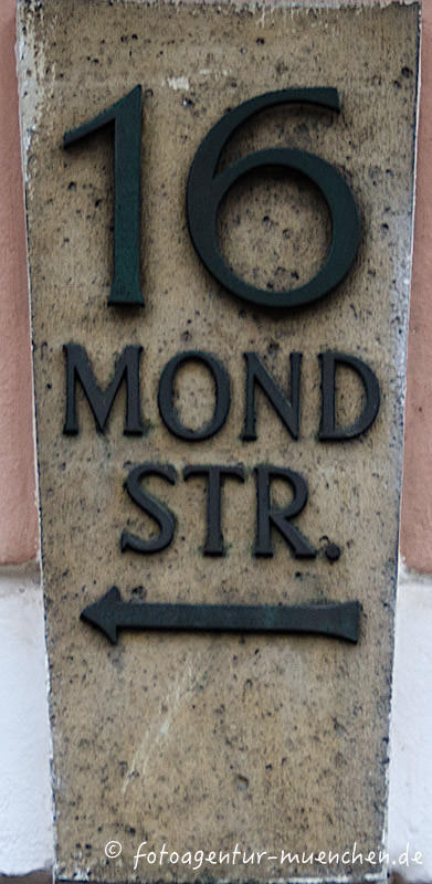 Hausnummer - Mondstraße