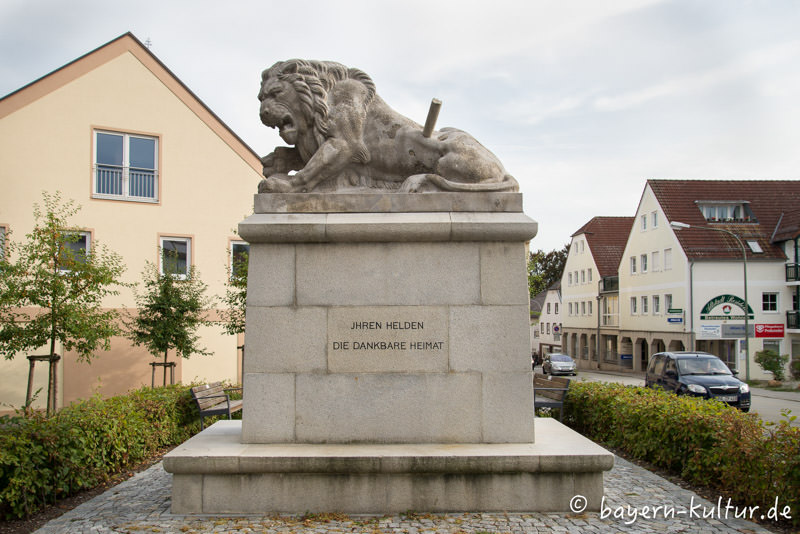 Kriegerdenkmal - Löwe