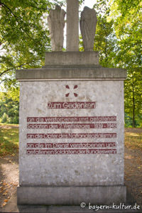 Kissing - Kriegerdenkmal