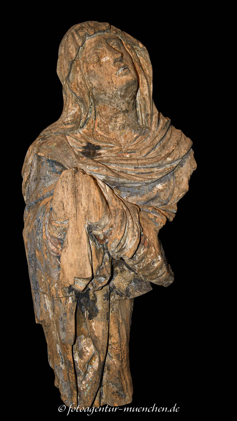 Fragment einer Marienfigur