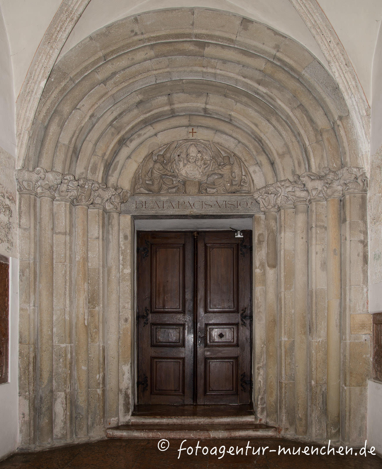 Eingangsportal St. Nikolaus