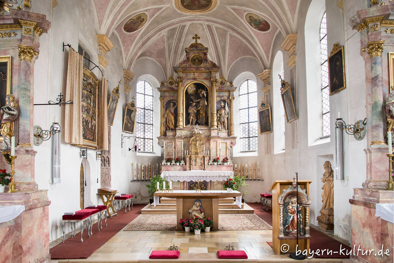 Innenraum St. Johann Baptist