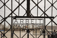  - Eingangstor des KZ-Dachaus - Arbeit macht frei