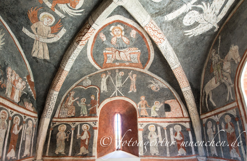 Romanische Fresken in St. Vitus