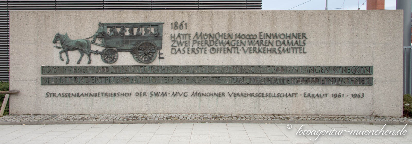 Gedenktafel - Erster öffentlichen Pferdewagen in München