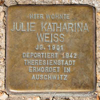 Weiss Julie Katharina