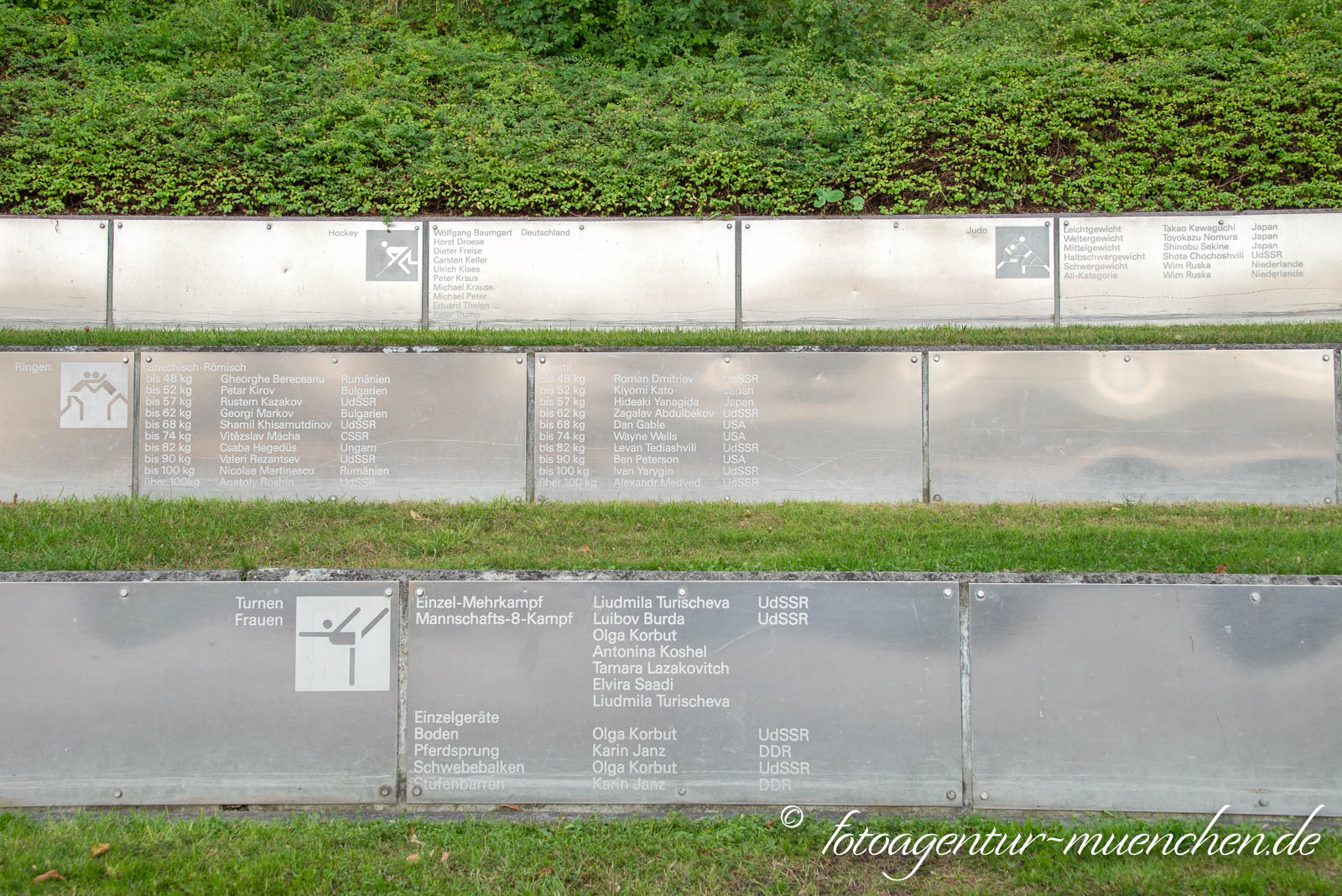 Gedenkplatten mit den Namen aller Olympiasieger von 1972