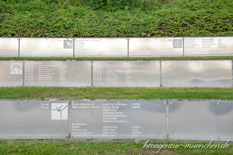 Gedenkplatten mit den Namen aller Olympiasieger von 1972 Olympiade
