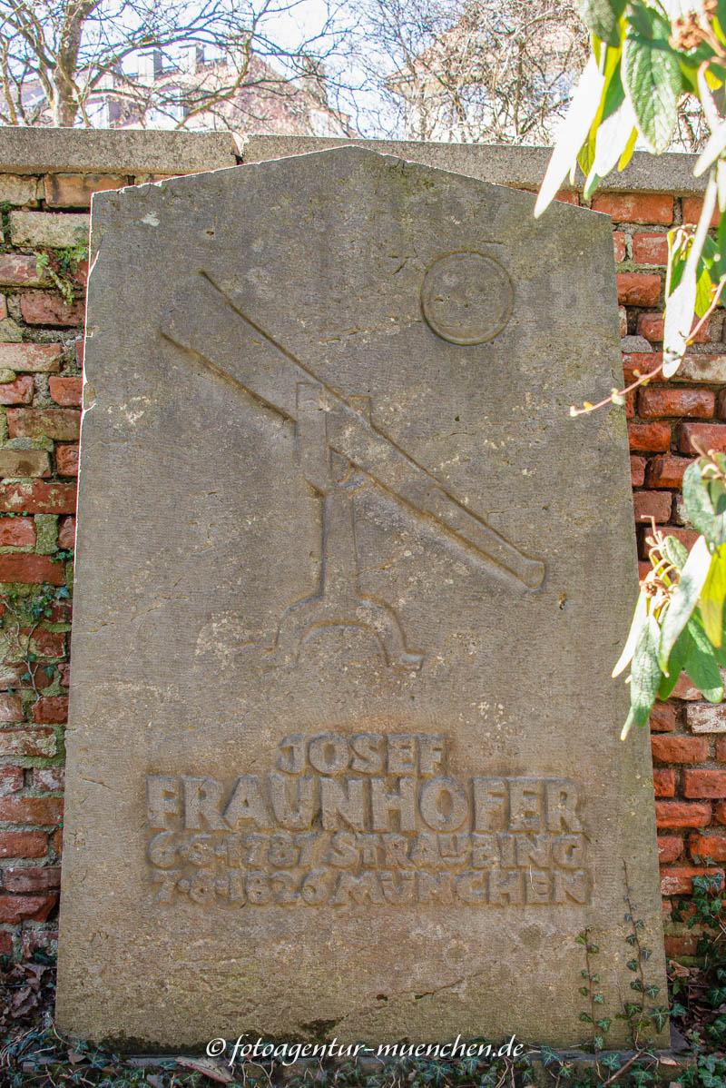 Grab - Joseph von Fraunhofer