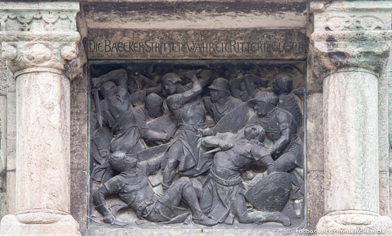 Kaiser-Ludwig-Denkmal - Relief 1