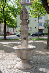 Frick Konstantin - Schutzmantelmadonna-Brunnen
