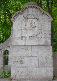  - Max-Joseph-Brücke - Relief