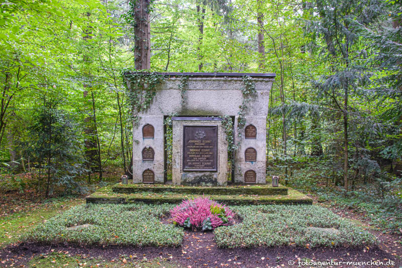 Waldfriedhof - Grab von Johannes Eckart