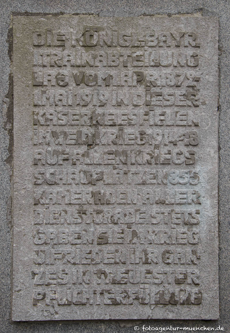 Obelisk in ehemaliger Maximilian-II-Kaserne