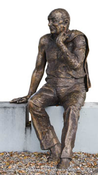 Fron Karel - Kurt-Landauer-Statue