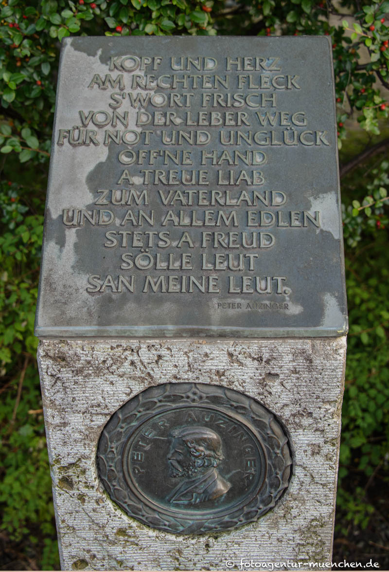 Denkmal für Peter Auzinger
