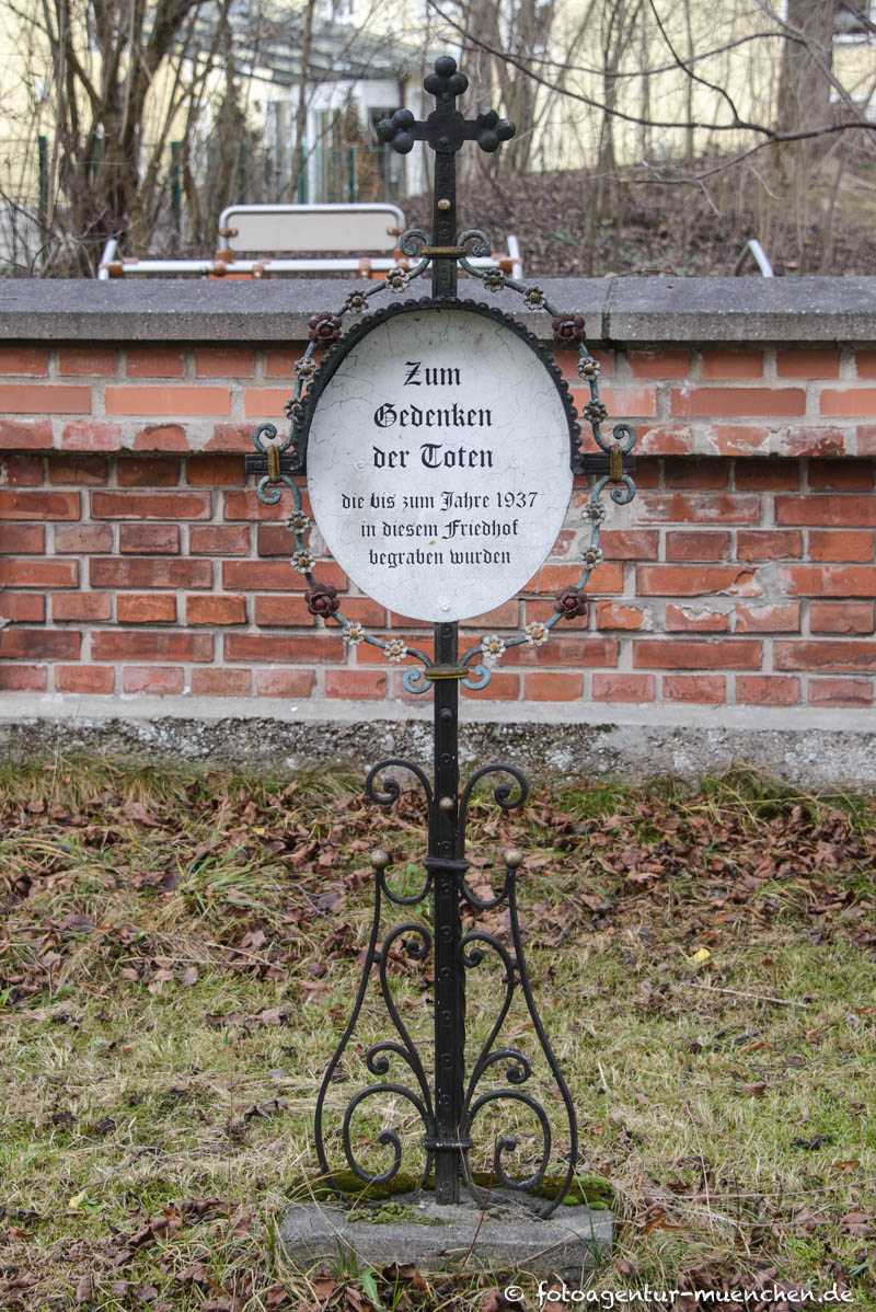 Gedenkkreuz Riemer Friedhof Friedhof