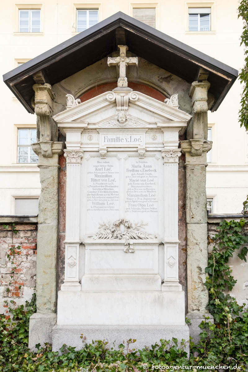 Grab - Friedrich Karl von Loé