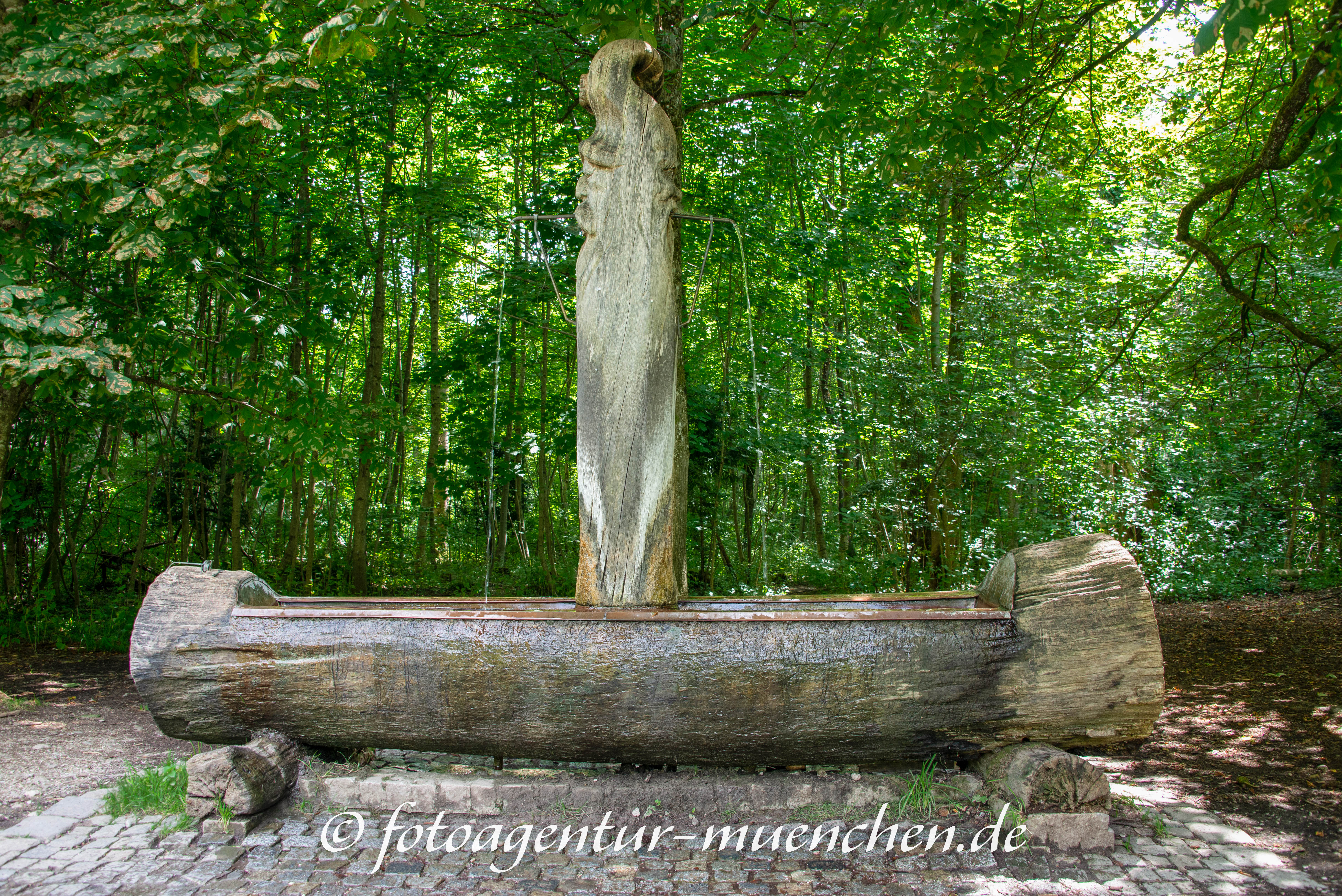 Holztrogbrunnen „Wasserspeiender Faun“