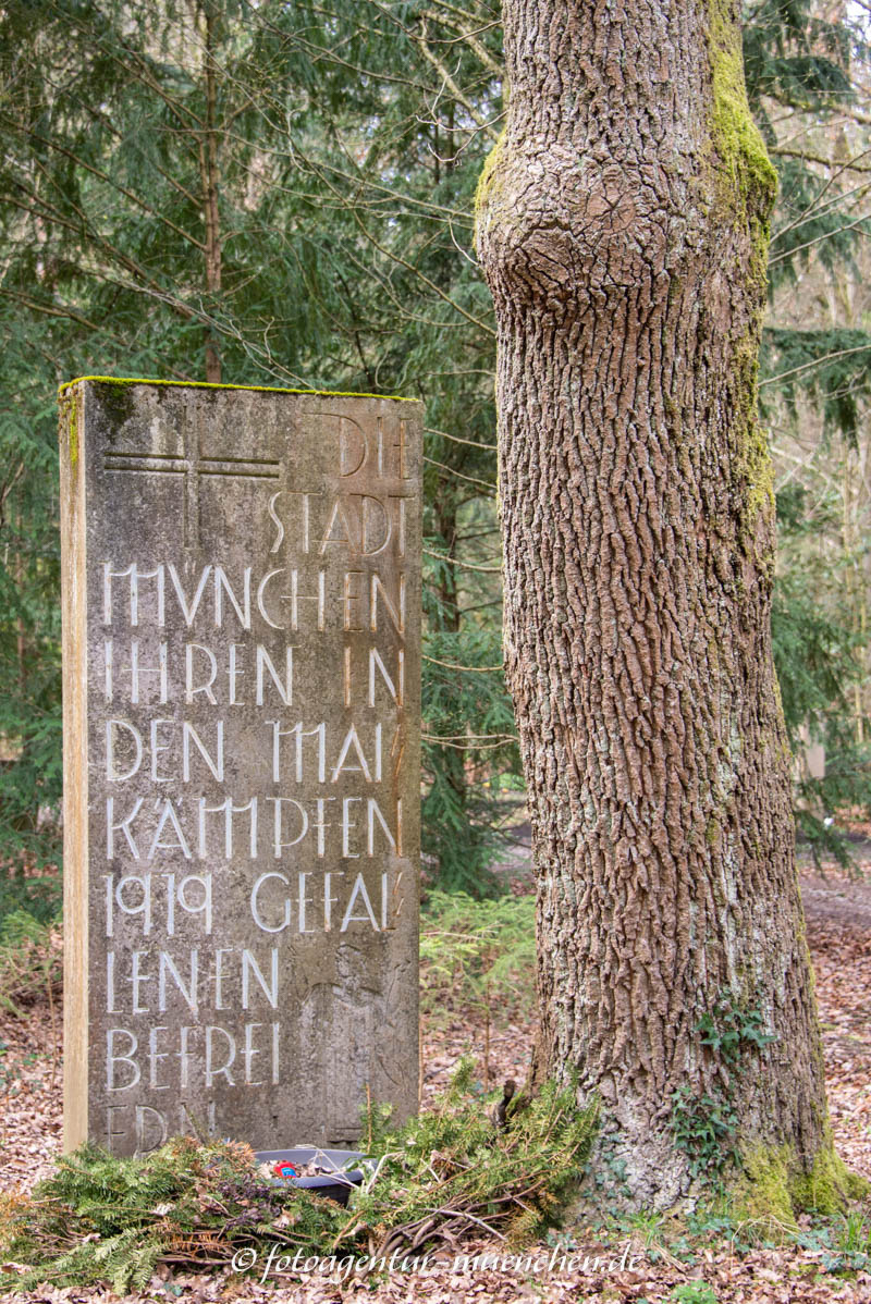 Gedenkstein für die gefallenen Befreiern 1919? Husarengrab