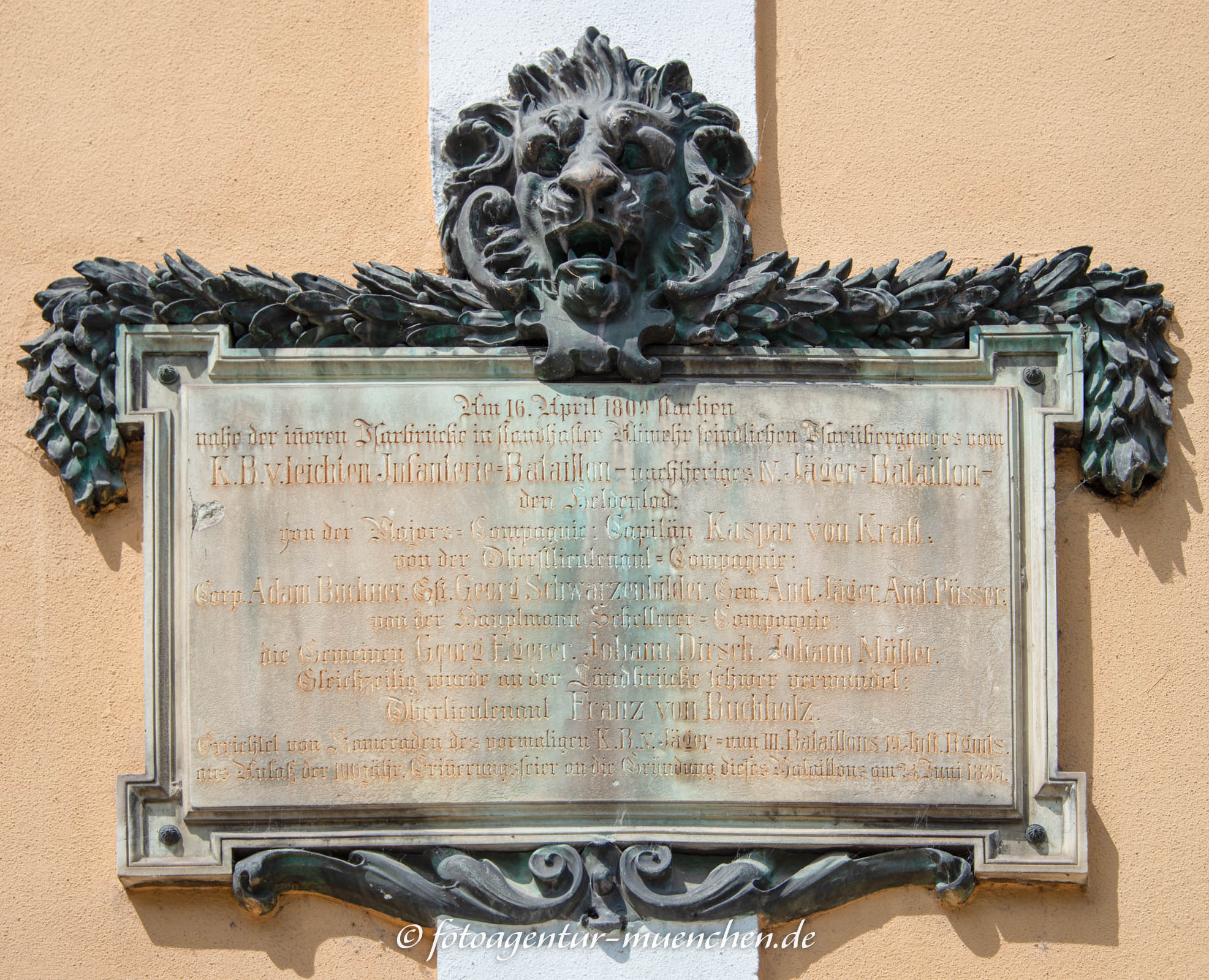 Gedenktafel - Abwehrkamp an der Isarbrücke