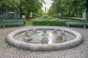 Hansjakob Gottfried - Felsenring-Brunnen