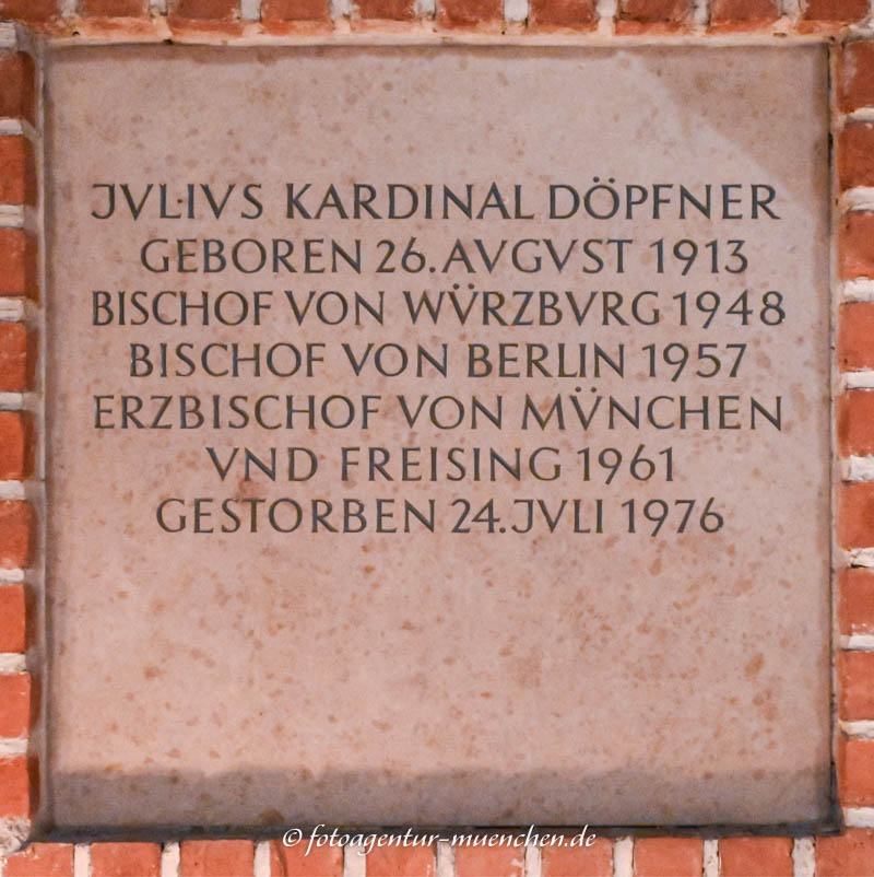 Grabplatte - Kardinal Julius Döpfner